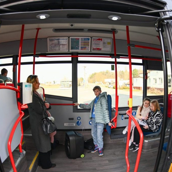 SaS kritizuje novú aplikáciu na jednotné cestovné lístky. Rezort reaguje, že služba je dostupná na webe