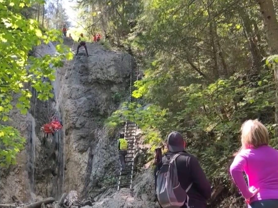V Slovenskom raji musíte počítať s kolmými rebríkmi vo výške.