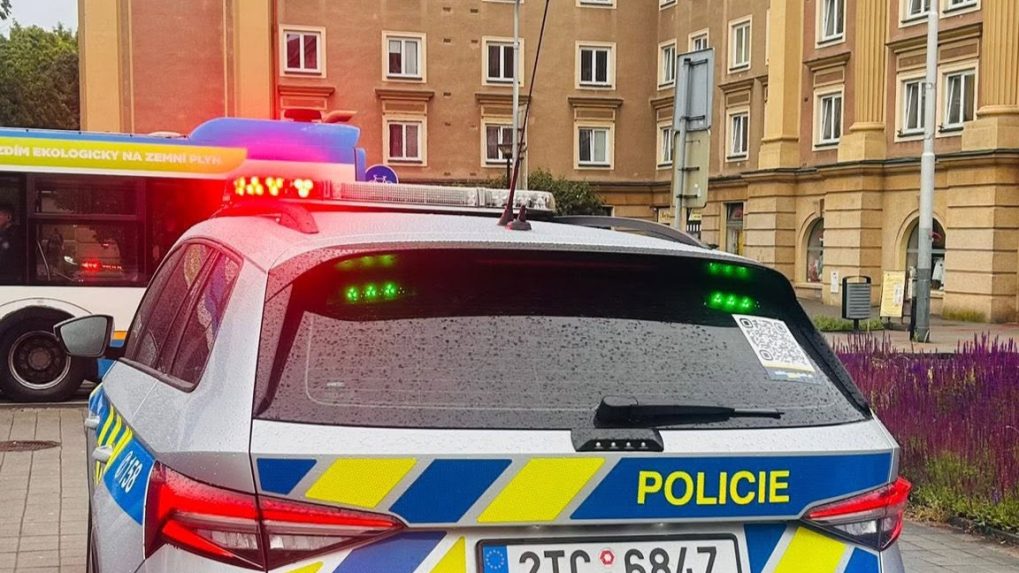 Na ilustračnej snímke auto českých policajtov.