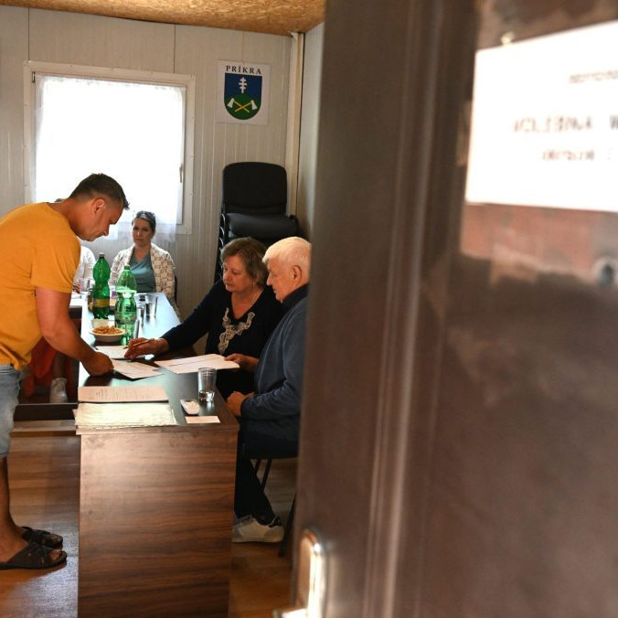 Na Slovensku sa koná v poradí desiate referendum.