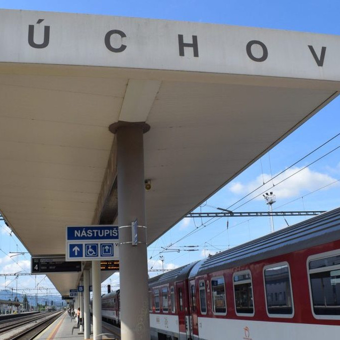 Na snímke železničná stanica v Púchove.