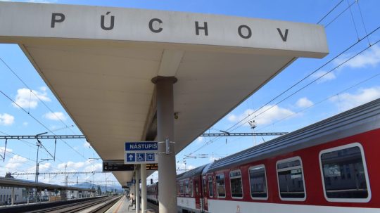 Na snímke železničná stanica v Púchove.