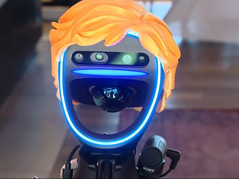 Na snímke Robot Štvorec.