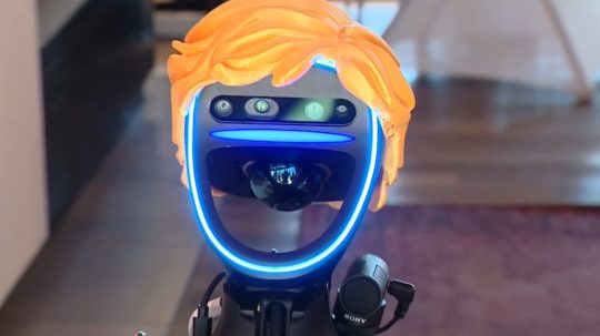 Na snímke Robot Štvorec.