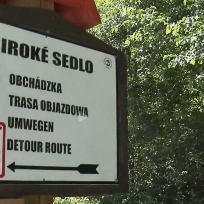 Na snímke označenie chodníka.
