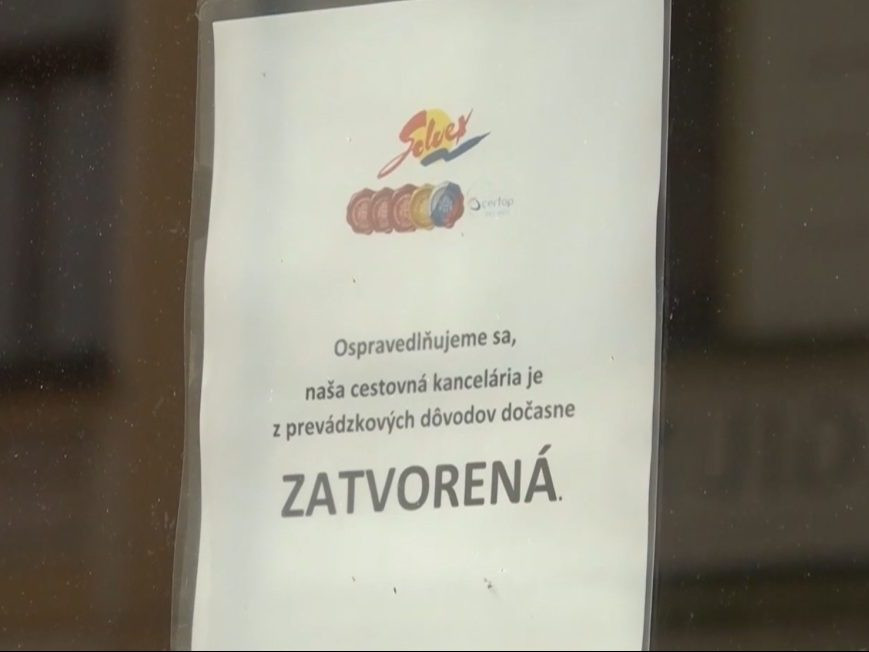 Stovky klientov sa o skrachovanej cestovke dozvedeli až pri mori. Poisťovňa rieši prioritne ich návrat domov