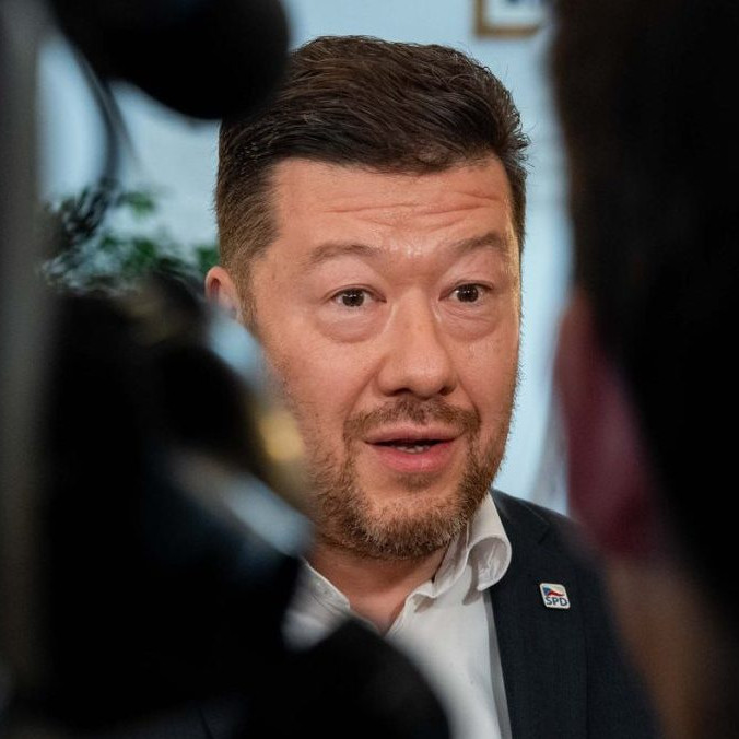 Na snímke Tomio Okamura.