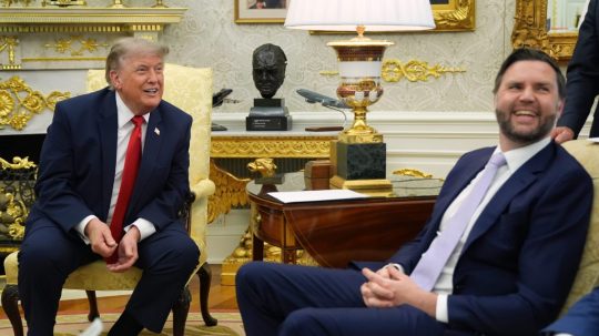 Na snímke Donald Trump a J. D. Vance.