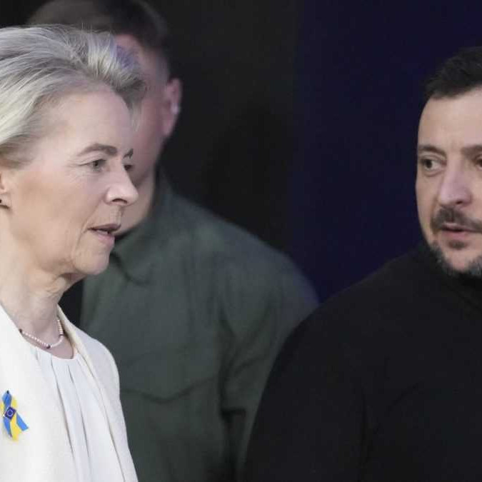 Ursula von der Leyenová a Volodymyr Zelenskyj.