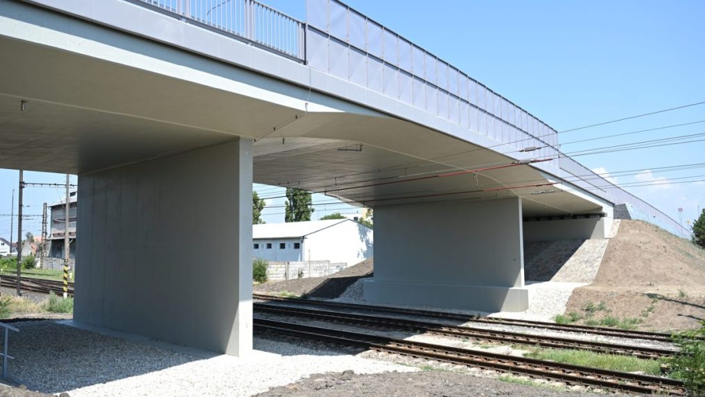 Prem&aacute;vka n&aacute;kladn&yacute;ch &aacute;ut a autobusov bola na moste obmedzen&aacute; od roku 2019.