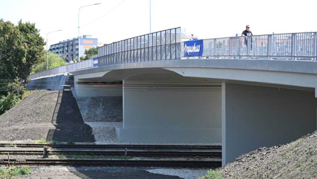 V Seredi otvorili nanovo vybudovaný most ponad železničnú trať.