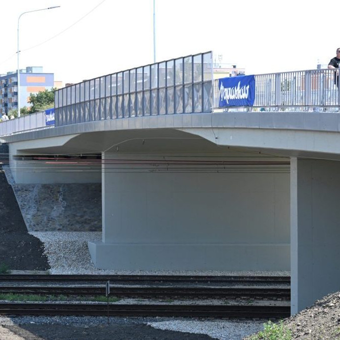 V Seredi otvorili nanovo vybudovaný most ponad železničnú trať.