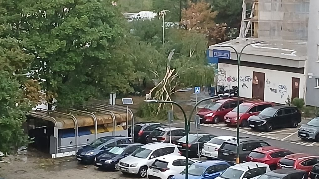 Bratislavu zasiahla b&uacute;rka.