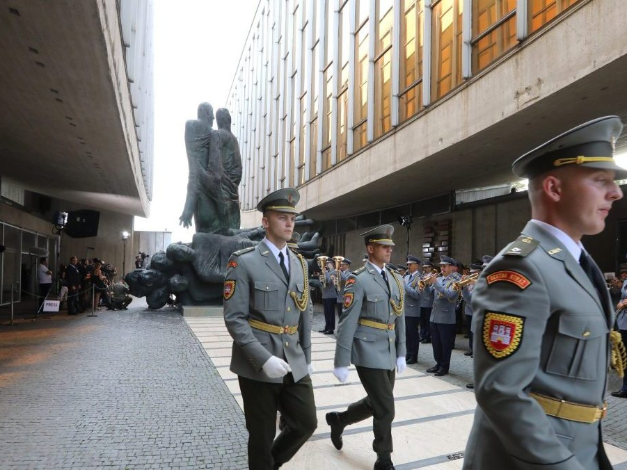 čestná stráž Ozbrojených síl SR na oslavách 81. výročia Slovenského národného povstania (SNP) v areáli Múzea SNP v Banskej Bystrici