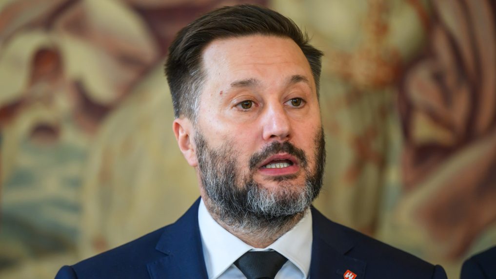O post šéfa Bratislavy sa uchádza šesť kandidátov. Proti M. Vallovi chce zabojovať aj šéf rezortu dopravy