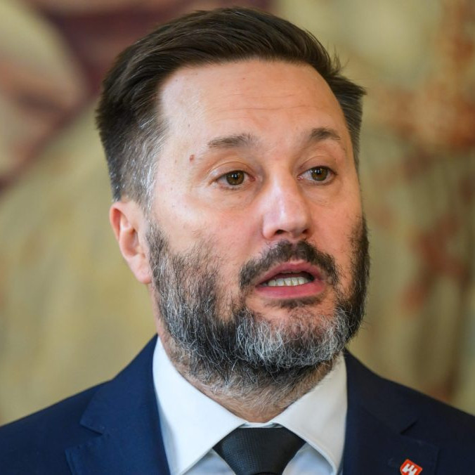 O post šéfa Bratislavy sa uchádza šesť kandidátov. Proti M. Vallovi chce zabojovať aj šéf rezortu dopravy
