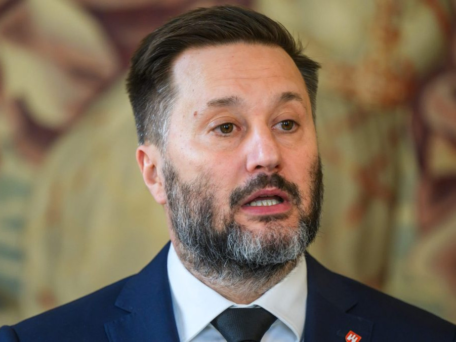 O post šéfa Bratislavy sa uchádza šesť kandidátov. Proti M. Vallovi chce zabojovať aj šéf rezortu dopravy