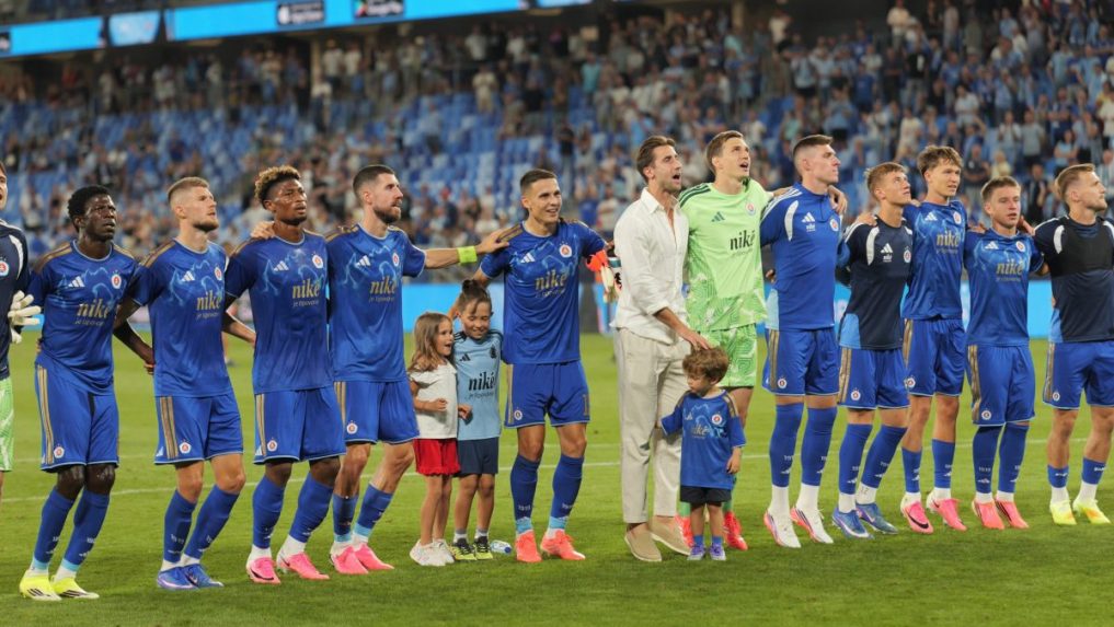 Hráči ŠK Slovan Bratislava oslavujú.
