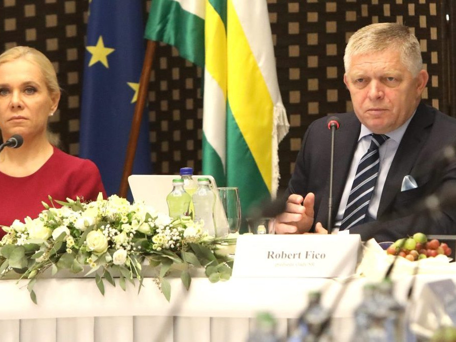 Ministerka Denisa Saková a premiér Robert Fico.