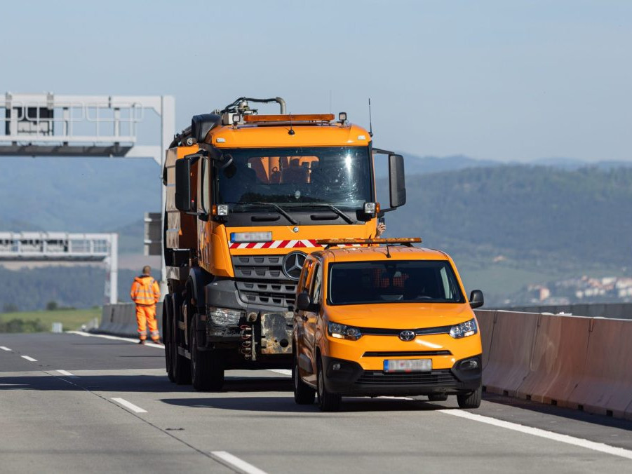 Stratený čln, kurín či mobilná toaleta. Diaľničná patrola prezradila, aké kuriozity musela riešiť
