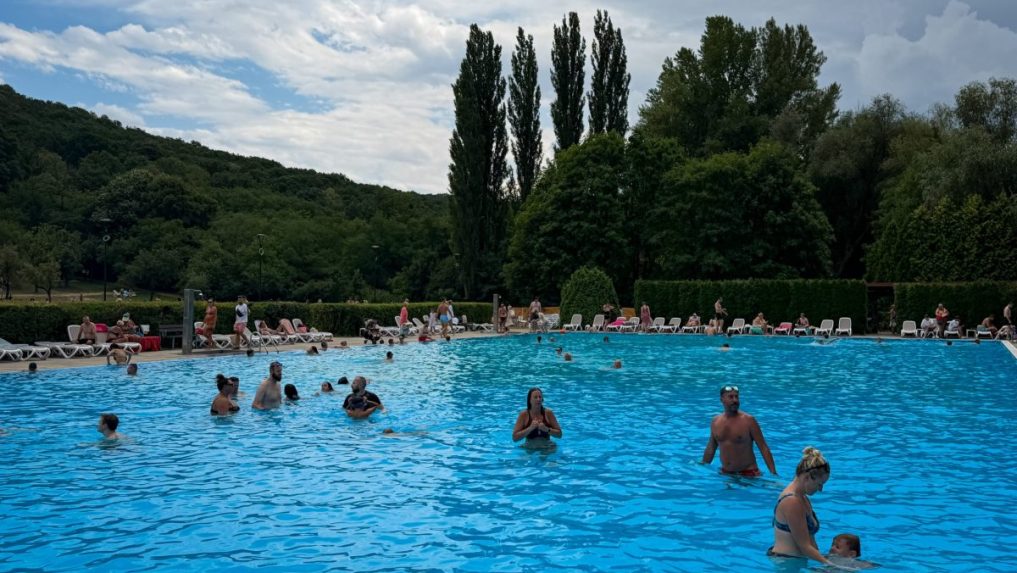 Návštevníci bratislavského kúpaliska Rosnička.
