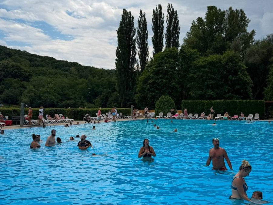 Návštevníci bratislavského kúpaliska Rosnička.