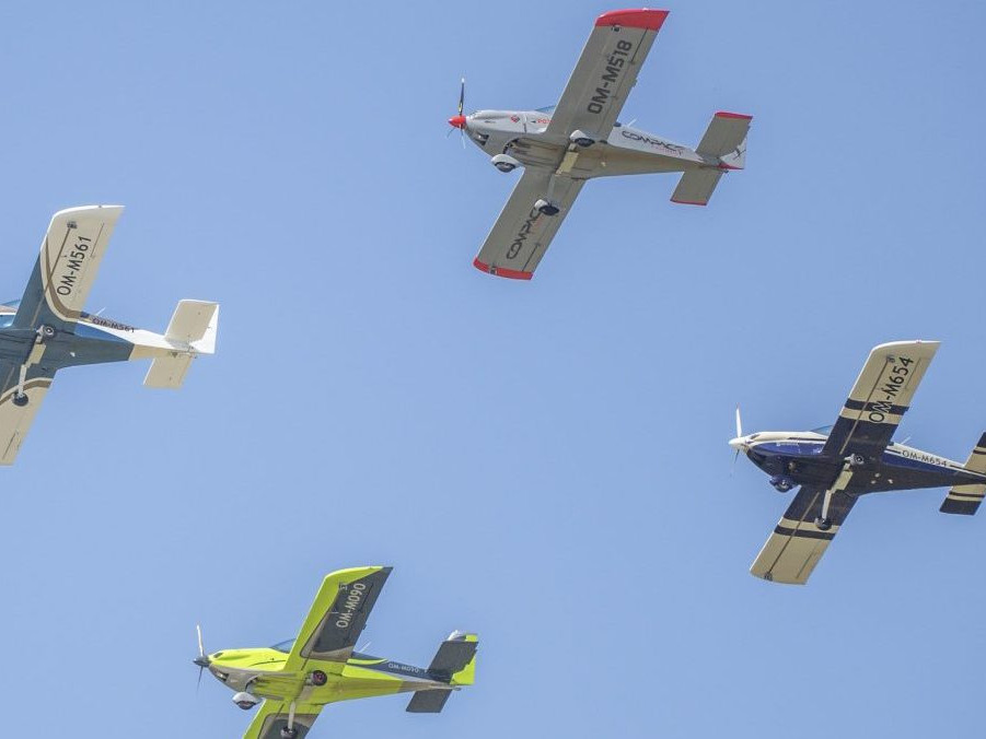 Lietadlá SD - 4 Viper Sky box Slovakia počas Medzinárodných leteckých dní SIAF 2023.