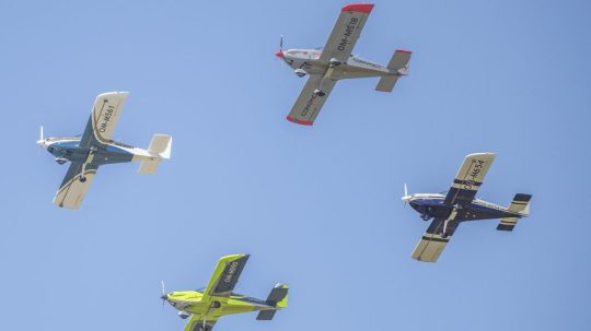 Lietadlá SD - 4 Viper Sky box Slovakia počas Medzinárodných leteckých dní SIAF 2023.