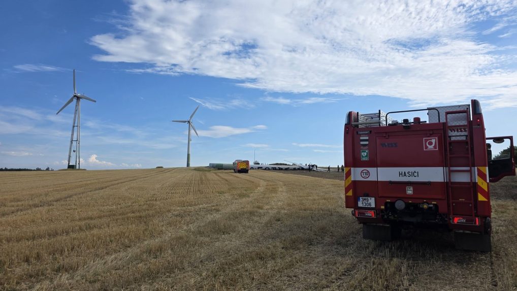 Spadnut&aacute; vetern&aacute; elektr&aacute;reň.