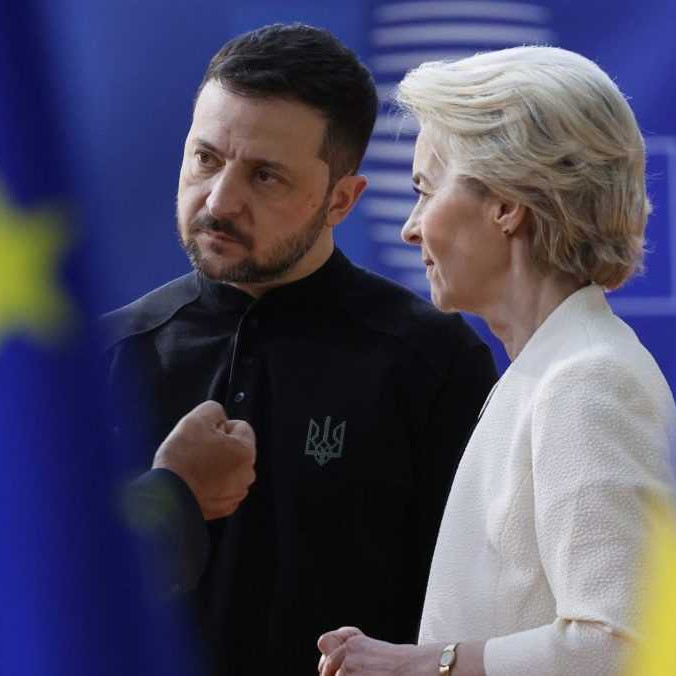 Ukrajinský prezident Volodymyr Zelenskyj a šéfka Európskej komisie Ursula von der Leyenová.