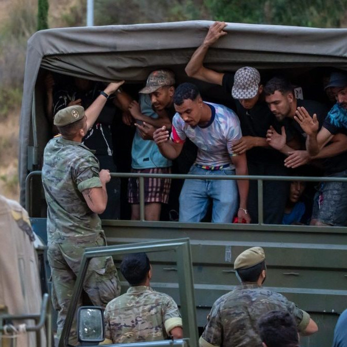 Na snímke migranti v Ceute.