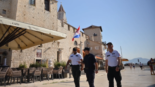 Slovenskí policajti pomáhajú turistom v Chorvátsku už devätnásty raz.