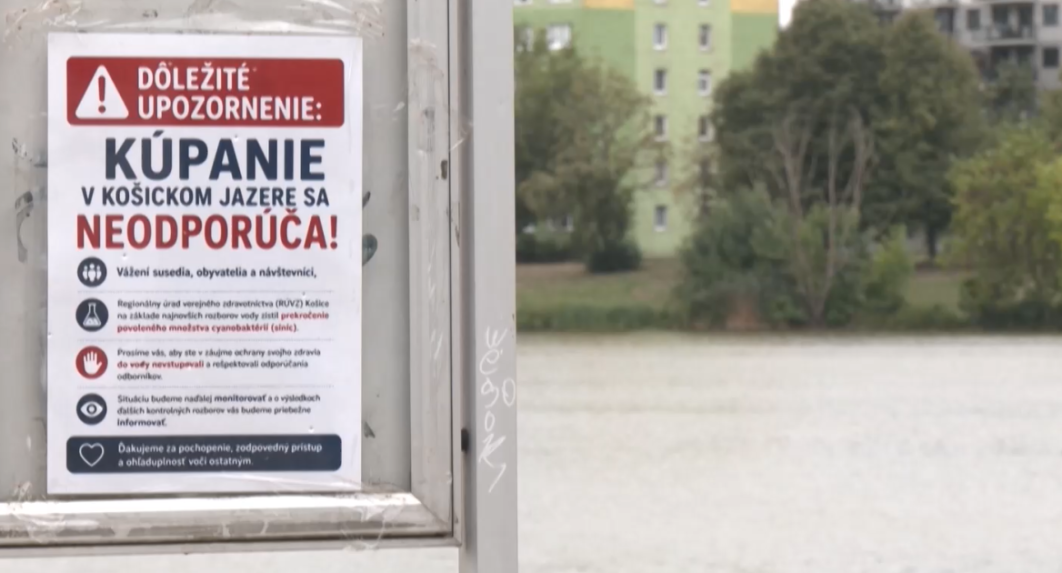 Tabuľa pri Košickom jazera.