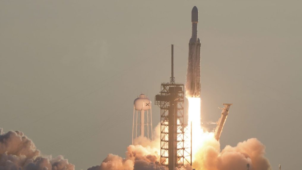 SpaceX vypustila Romanovej teleskop na rakete Falcon Heavy z Kennedyho vesm&iacute;rneho strediska.
