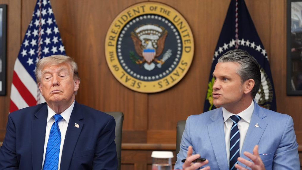 
 Trump a Hegseth		