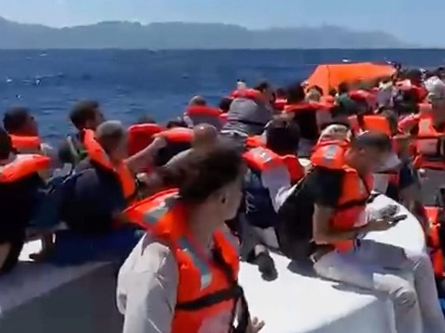 Na palube osobného trajektu typu katamarán sa podľa neho v čase incidentu nachádzalo dovedna 267 ľudí.