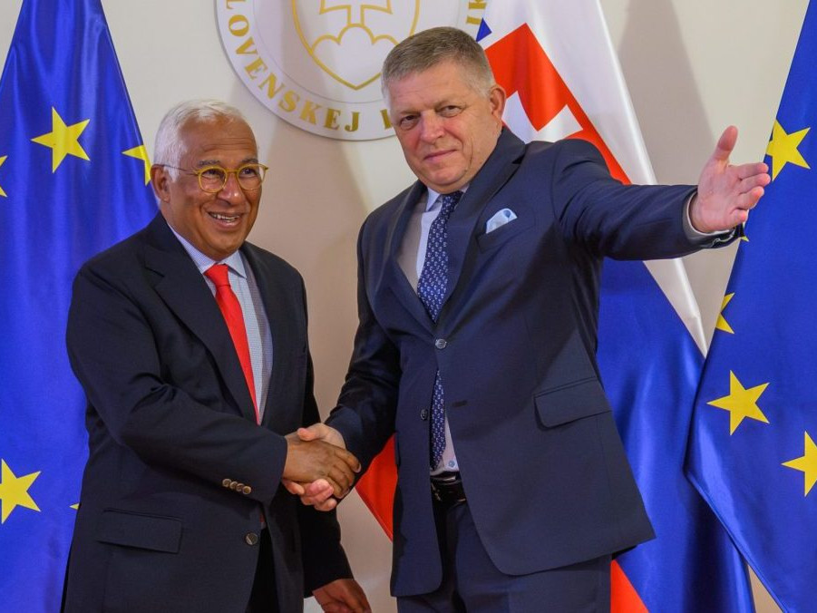 Na snímke Robert Fico a predseda Európskej rady António Costa.