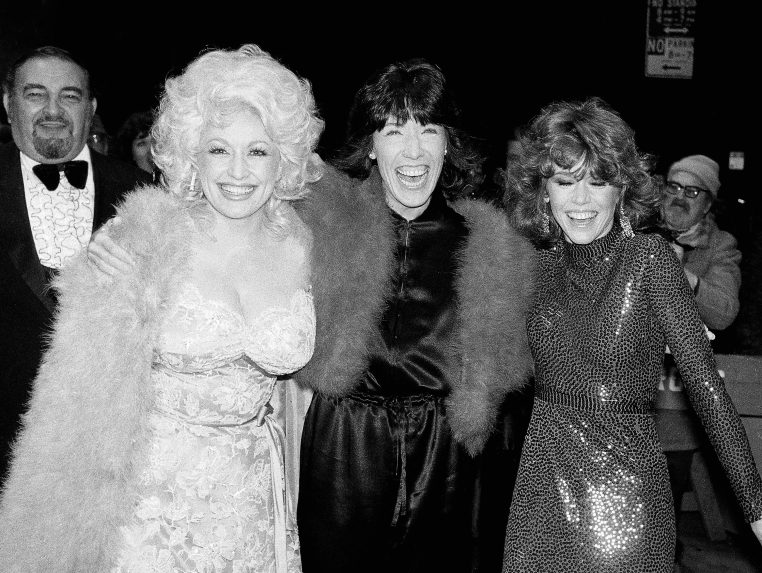 Arch&iacute;vna sn&iacute;mka (1980) - Dolly Partonov&aacute;, Lily Tomlinov&aacute; a Jane Fondov&aacute;.