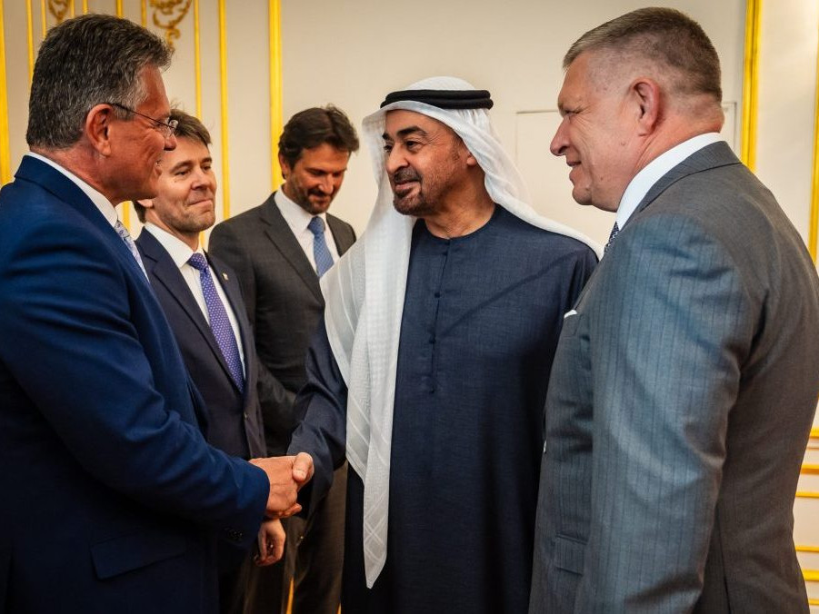 Na snímke prezident Spojených arabských emirátov a Robert Fico.