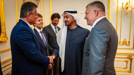 Na snímke prezident Spojených arabských emirátov a Robert Fico.