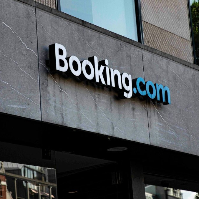 Hotely sa sťažujú na spoločnosť Booking.