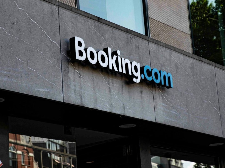 Hotely sa sťažujú na spoločnosť Booking.