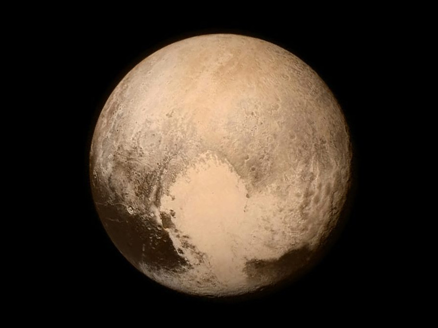 Pluto, ako ho v roku 2015 zachytila sonda New Horizons.