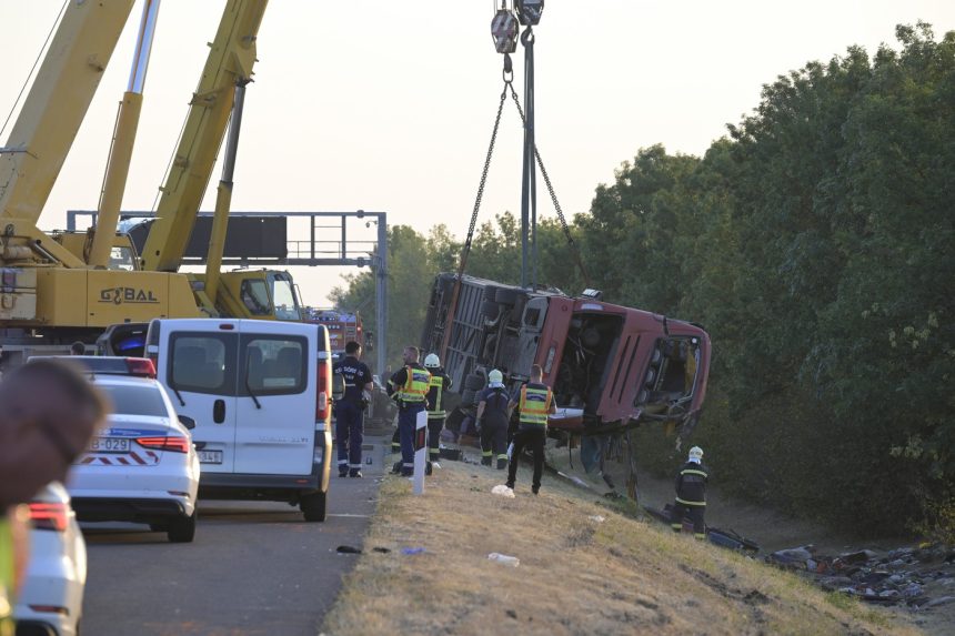 Na sn&iacute;mke Nńehoda autobusu v Maďarsku.