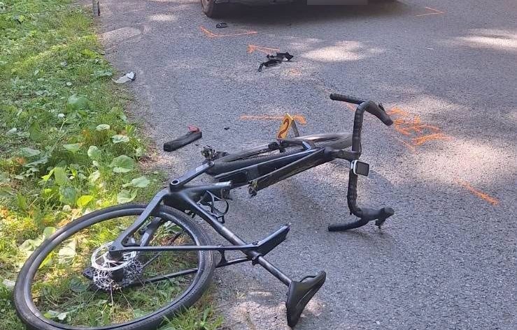 Zr&aacute;žku s n&aacute;kladn&yacute;m vozidlom v Habovke neprežil 49-ročn&yacute; cyklista.