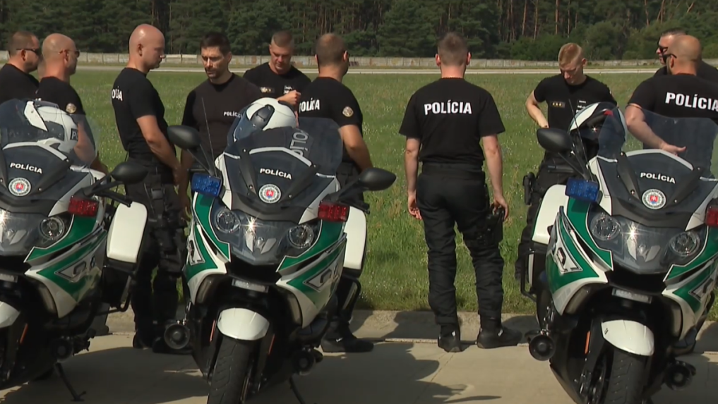 policajti