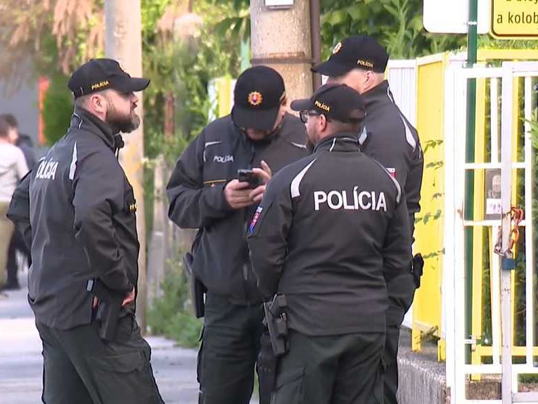 policajti