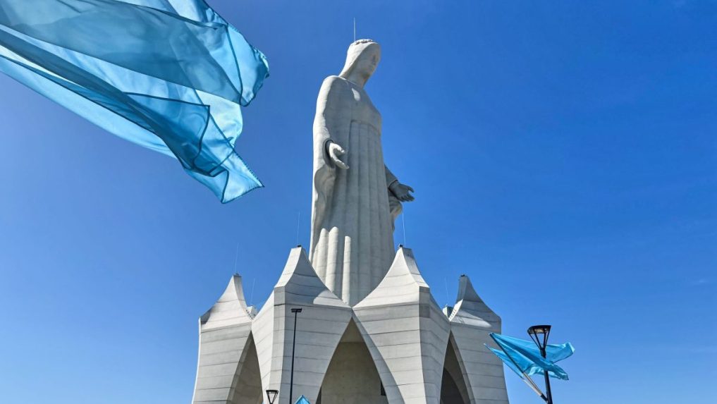 Na snímke monument Panny Márie v Poľsku.