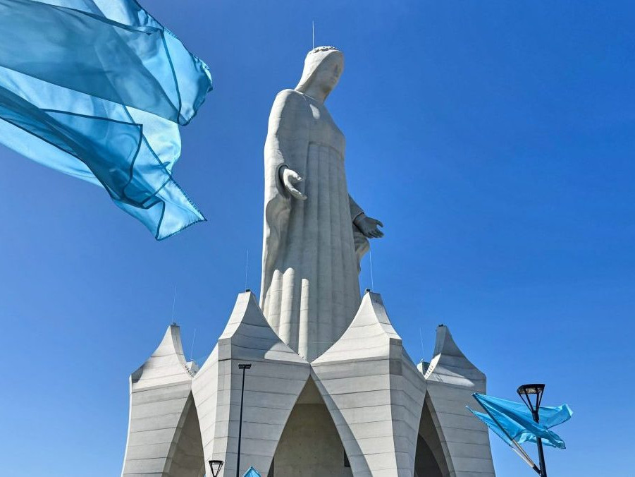 Na snímke monument Panny Márie v Poľsku.