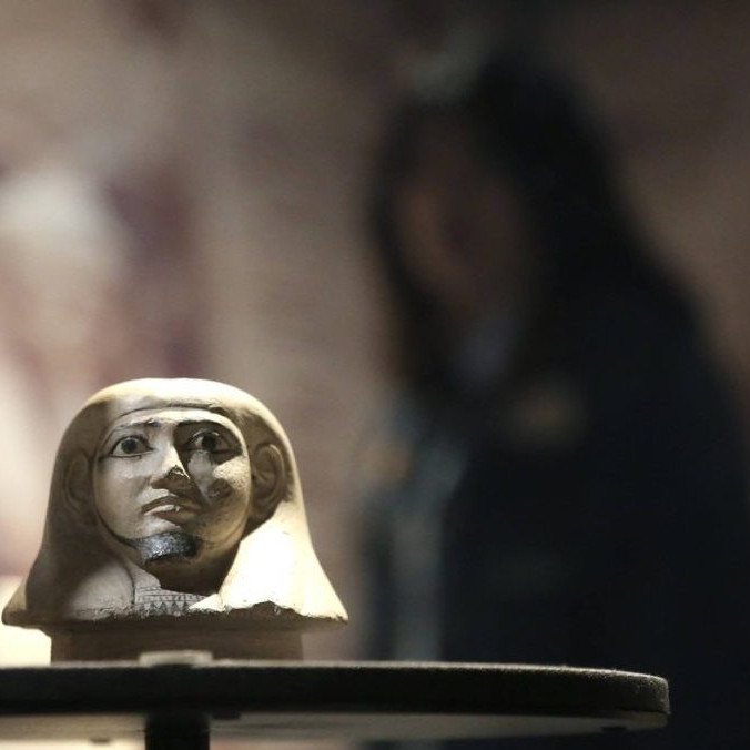 Na ilustračnej snímke egyptský artefakt.